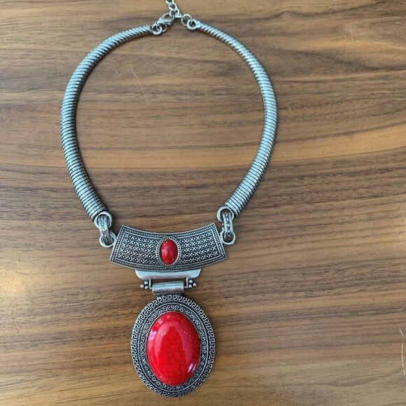 necklace, choker, fashion jewellery, large red cabochon stone,intricate pattern - Picture 5 of 16